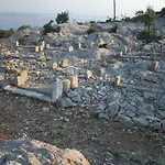 Stone House Bura Ferienhaus *