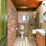 Semesterbostad Stone House Bura *