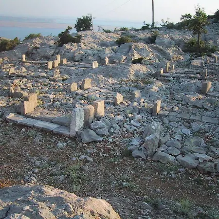 Stone House Bura בית נופש *