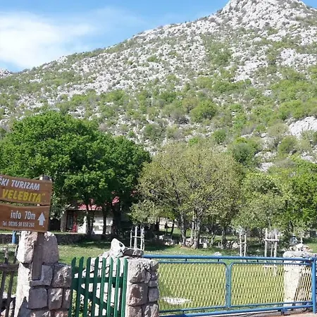 Stone House Bura בית נופש *