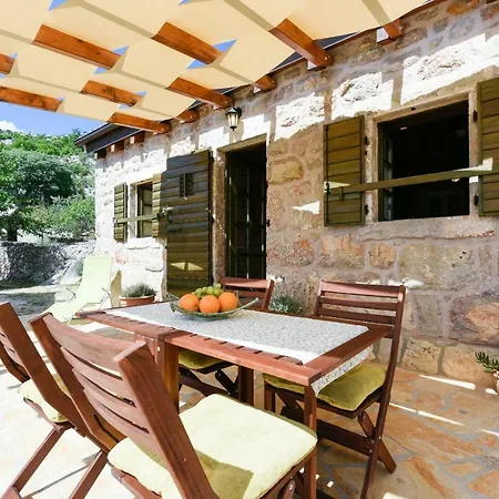 בית נופש Stone House Bura