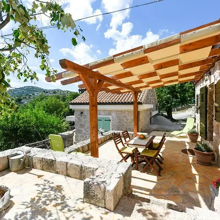 Stone House Bura בית נופש