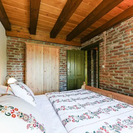 Stone House Bura Ferienhaus *