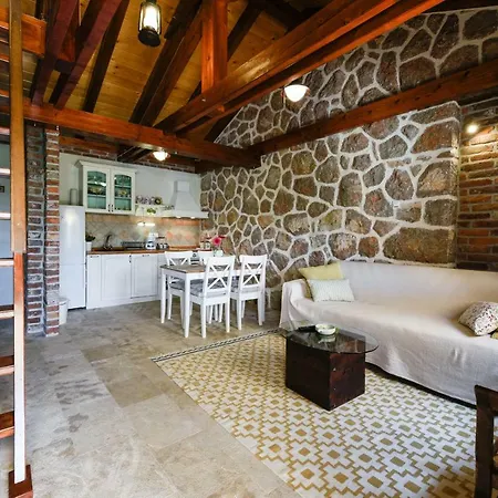 בית נופש Stone House Bura טריבני-קרושיצה