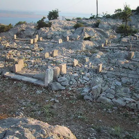Stone House Bura בית נופש *